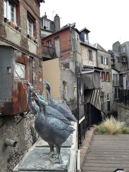 Apartmán La Fleur D Honfleur Avec Son Parking Exteriér fotografie